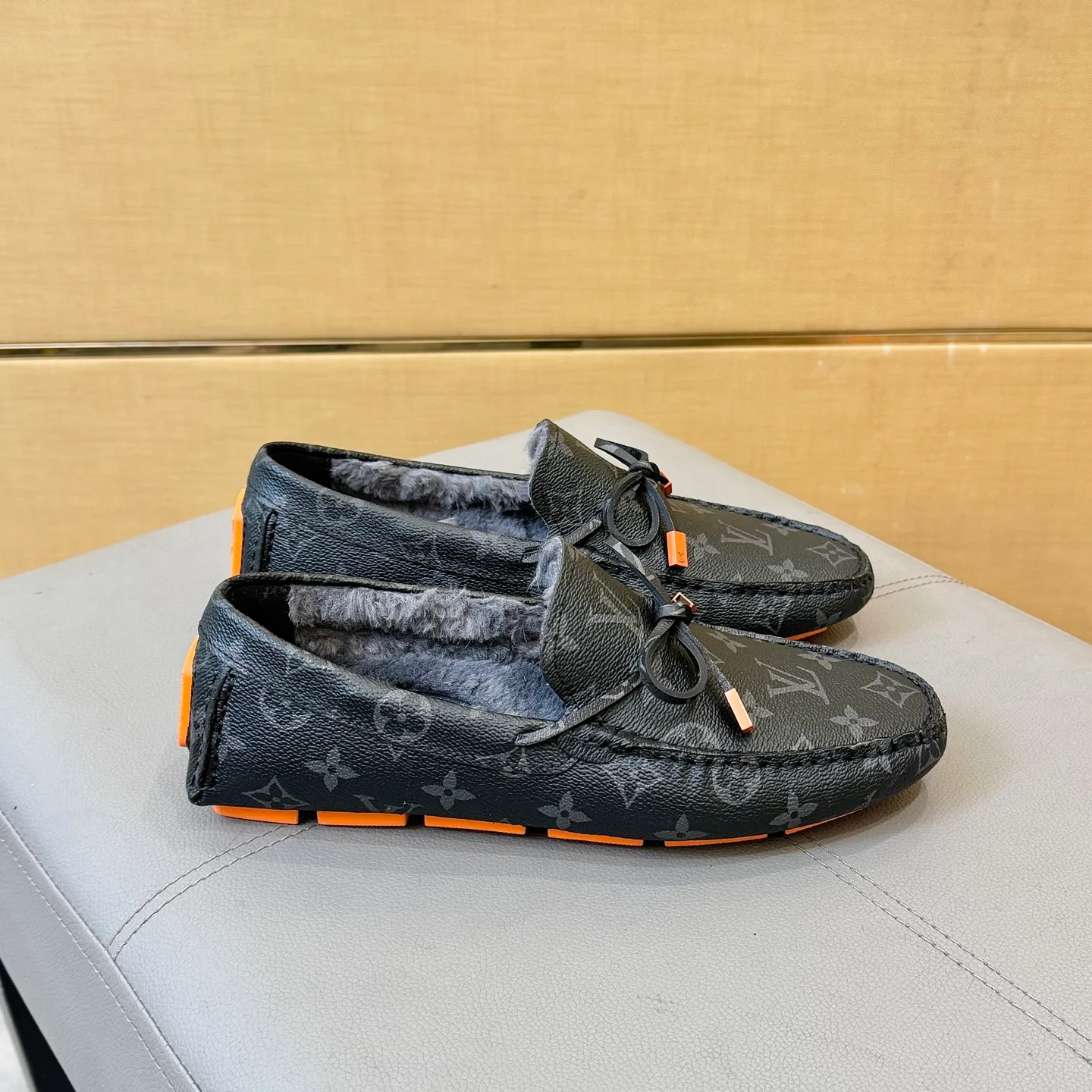 Factory price: 460💰 [LV] Autumn and winter style fur integrated 2025 men's beanie shoes (top version in the market) presbyopic leather ➕ real wool lining, original packaging. Size: 38-45
